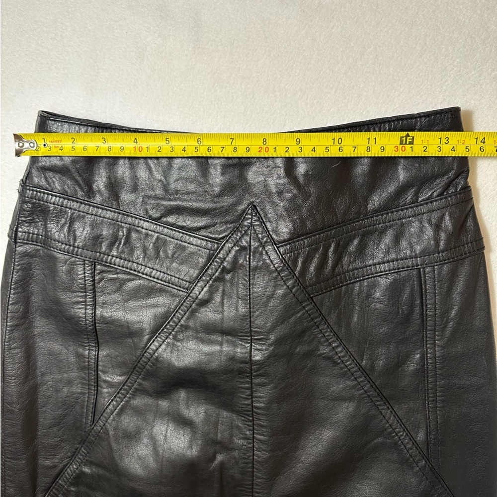 Elegant Black Leather Mini Skirt - Picture 7 of 8